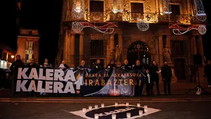 El grupo de proetarras pone fin a su encierro en San Lorenzo y la parroquia advierte que no permitirá más actos similares