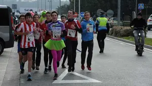 Tutús, pelucas y un joven con pañal y triciclo: Barañáin celebra una multitudinaria y original carrera de San Silvestre