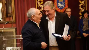 Las imágenes de la entrega del Haba de Oro a la Fundación Ilundáin