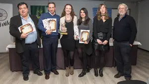 La periodista Leyre Hualde recibe el premio "Heraldo de los Reyes Magos" por su relato navideño sobre pobreza energética