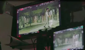 Los entresijos de las rebajas: El Corte Inglés invita a 'quererse' a sus compradores y muestra cómo rodó el anuncio con ellos