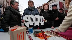 La ilusión que pudo con las esteladas: Vic celebra su cabalgata arropada de niños con farolillos tradicionales