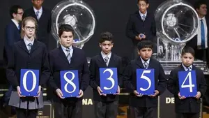 ¿Te ha tocado algo en el sorteo de El Niño? Comprueba en esta lista todas las terminaciones de los distintos premios