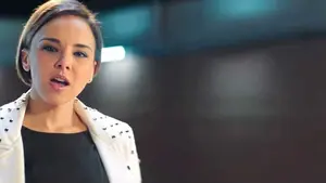 Chenoa 'saca tajada' de Bisbal: la artista se pregunta en un anuncio si su compa&ntilde;&iacute;a telef&oacute;nica le "cobra" bien o no