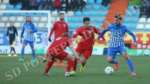 El Izarra empieza el año perdiendo en el tiempo de descuento, ante la Ponferradina en el estadio del Toralín