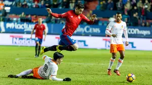 Una angustiosa final por la permanencia: las mejores imágenes de las tablas entre Osasuna y Valencia en El Sadar