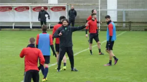 El técnico rojillo deja en Pamplona a cinco titulares antes de afrontar el partido de vuelta de la Copa del Rey