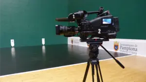 Critican que Barkos otorgue "a dedo" un canal a ETB tras "asfixiar" al sector televisivo en Navarra