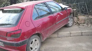 Contra el muro de una vivienda: un conductor de Mendavia de 84 años se ha estrellado en el centro de la localidad