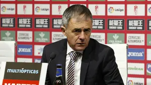 El Granada destituye a Lucas Alcaraz tras la derrota ante el Valencia, después de haberle renovado en enero