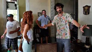 El cineasta navarro Félix Viscarret rueda en Madrid "Carlos Saura", un documental atípico sobre el maestro del cine español