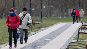 El fr&iacute;o 'cala' hasta los huesos a Pamplona