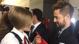 Bisbal no le hace la cobra al pañuelo de Sanfermines: así han obsequiado los barmans navarros al cantante