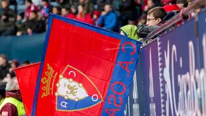 Ni palabra sobre la pancarta de 'El Prenda': LaLiga denuncia cánticos ofensivos de aficionados de Osasuna ante el Sevilla