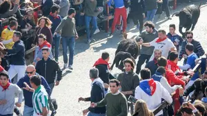 Lo celebran a las 12 horas: los encierros y el chupinazo de San Fermín 'se cuelan' en las fiestas de un pueblo de Sevilla