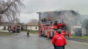 Un incendio calcina el tejado de una vivienda del barrio de Oronsospe de Aizoáin, que no ha causado heridos