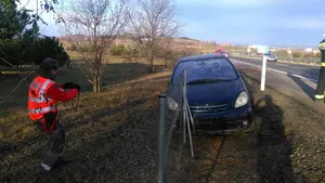 Una conductora herida en Fontellas tras ser deslumbrada por el sol y estrellarse en la autovía