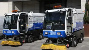 El peque se va de marcha: un ni&ntilde;o de 10 a&ntilde;os roba una m&aacute;quina barredora y da&ntilde;a varios coches en su huida