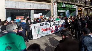 Una concentración en Pamplona contra las "escandalosas" subidas de la luz pide una ley contra la pobreza energética