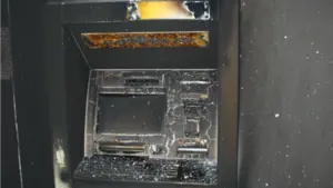 Destrozados: así han quedado los tres cajeros de Pamplona quemados esta noche