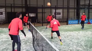 Osasuna se entrena por segundo viernes en las pistas del Navarra Pádel Club, a 48 horas de jugar en Anoeta