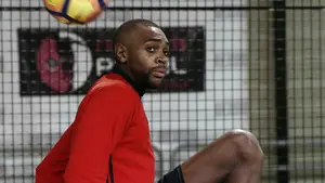 Osasuna hace oficial el fichaje del centrocampista camerunés Raoul Loe, que se entrena desde la semana pasada