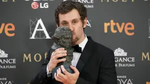 La 'ira' de Raúl Arévalo se desata contra el 'monstruo' de Bayona en los Premios Goya