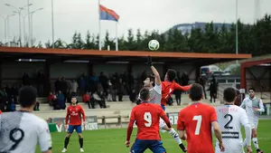 Espect&aacute;culo y goles en la matinal de Tajonar entre Osasuna B y Caudal Deportivo