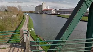 Muere un niño de 5 años al que su padrastro obligó a correr de noche en pijama por haberse hecho pis en la cama 