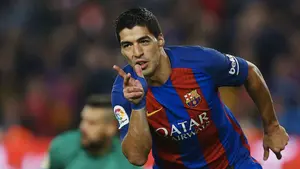 El árbitro Gil Manzano denuncia que Luís Suárez no quiso irse al vestuario tras su expulsión en la Copa