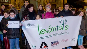 Pamplona se levanta contra el bullying: las imágenes de la concentración para rechazar el acoso escolar y apoyar a las víctimas