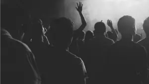 Bares 'sin ley' en Estella y Dicastillo: denuncian a varios locales por servir alcohol a menores o cerrar la salida de emergencia