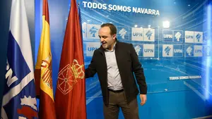 Esparza, con la bandera de Navarra en la mano: as&iacute; la defiende UPN frente a la imposici&oacute;n de la ikurri&ntilde;a