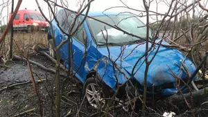 Un vecino de Cintru&eacute;nigo consigue salir ileso tras perder el control de su coche y desplomarse en la cuneta