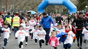 Cerca de mil personas participan en la primera carrera de 'Niños contra el cáncer' en la Universidad de Navarra
