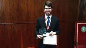 El futuro de la diplomacia de la ONU se forja en la UPNA: Jesús Vidán, nombrado mejor orador en un certamen de debate