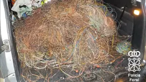 Un vecino de Villava 'se ayuda' de sus dos hijos, menores de edad, para robar cable quemado a una empresa constructora