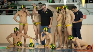 Fin de semana negro: El Waterpolo Navarra pierde su tercer partido en cuatro días y compromete su futuro