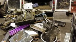 Huye a la carrera: sorprendido un joven cargando material en su furgoneta dentro de una empresa de Arguedas