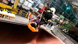 Herido grave un trabajador tras caer desde cinco metros de altura a una cubeta de una fundición en Lacunza