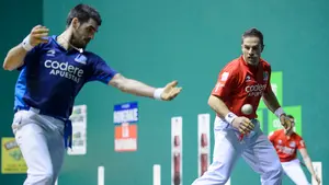 Olaizola y Untoria consiguen la sexta victoria en el Labrit y se agarran a las semifinales del parejas