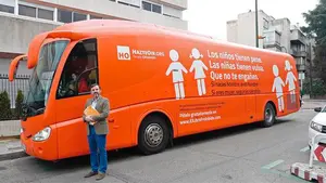 HazteOir desafía a la Justicia y avisa de nuevos mensajes en su autobús: "La inquisición gay ha impuesto su dictadura"