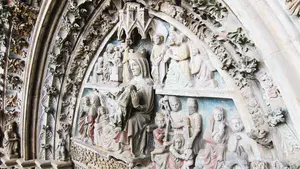 Tras año y medio de restauración, éste es el nuevo aspecto de la portada de la iglesia de Santa María de Olite