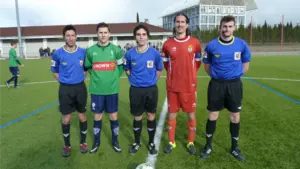 El Iru&ntilde;a se impone claramente a la Pe&ntilde;a Sport en Tajonar, pese a terminar con dos jugadores menos en el campo