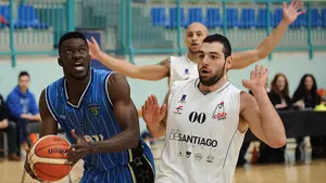 El Valle de Egüés alcanza su novena victoria con Serge Konan como figura destacada en Sarriguren