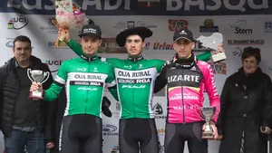 Nuevo triunfo de Gonzalo Serrano para el equipo Caja Rural en la Aiztondo Klasika, bajo el frío y la lluvia