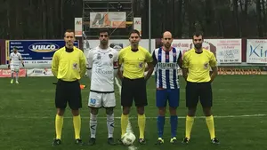 Aitor Navarro detiene un penalti en el minuto noventa y el Izarra salva un punto en el campo del Boiro