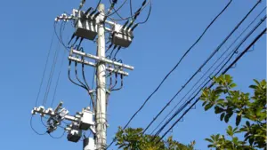 Dos heridos graves al recibir una descarga eléctrica mientras intentaban robar cableado de un trasformador de Villava