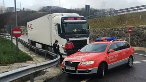 Frenan 21 toneladas de caramelos en Navarra: el camionero drogado que adelantaba en zona prohibida