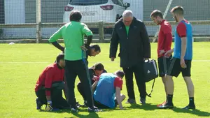 Saltan chispas en Tajonar: una dura entrada de Sirigu a Oriol Riera detiene el entrenamiento matinal